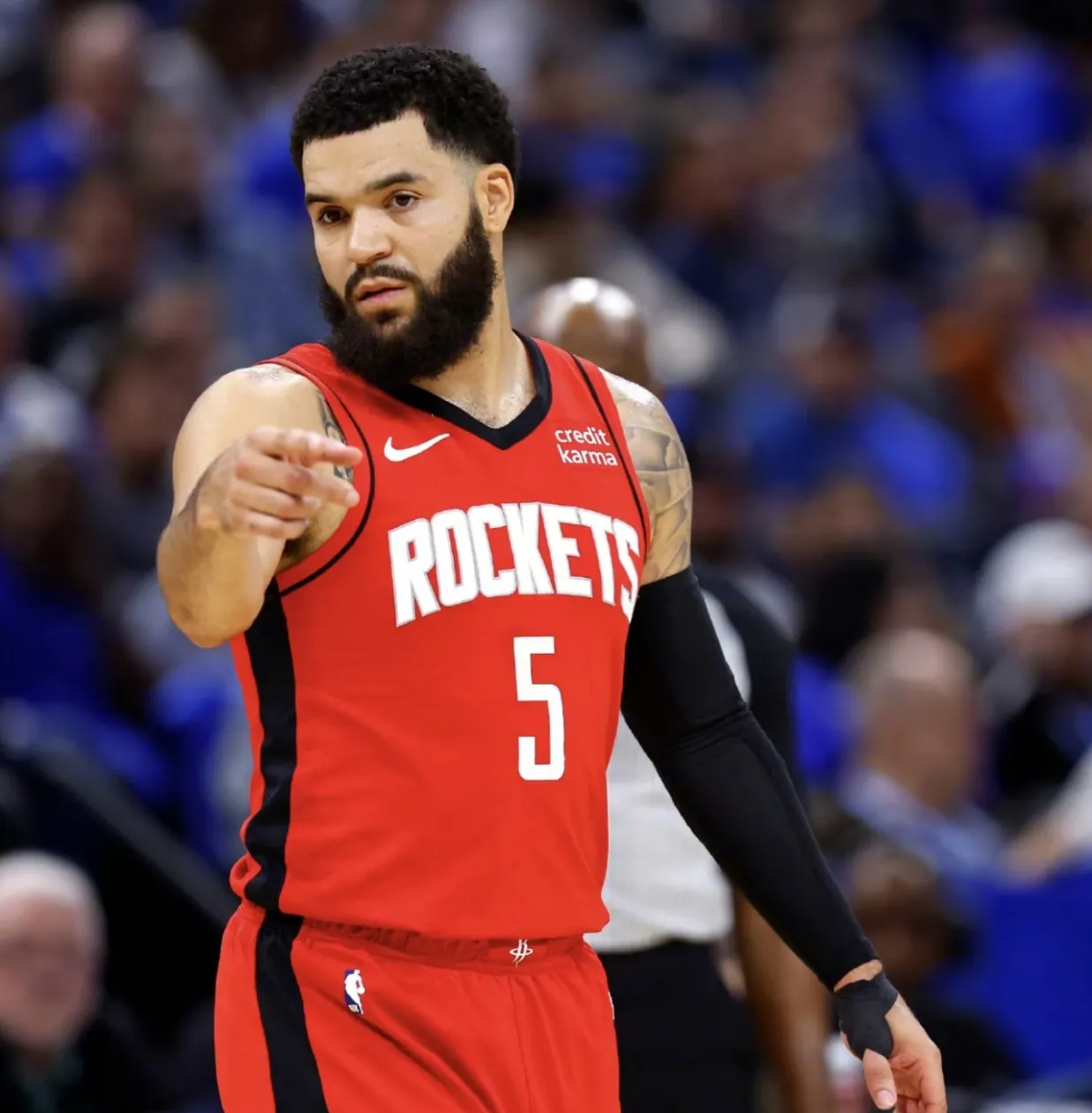 国王杯关键时刻再迎强敌；波士顿凯尔特人队长鼓劲；主帅态度——气氛紧张；年轻球员得到机会的简单介绍